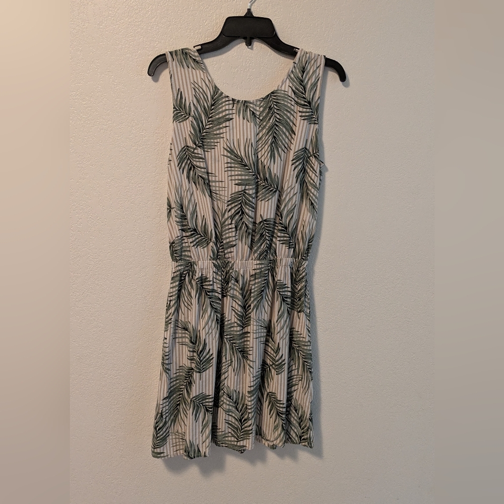 Sleeveless Palm-Print Summer Dress in White and Green